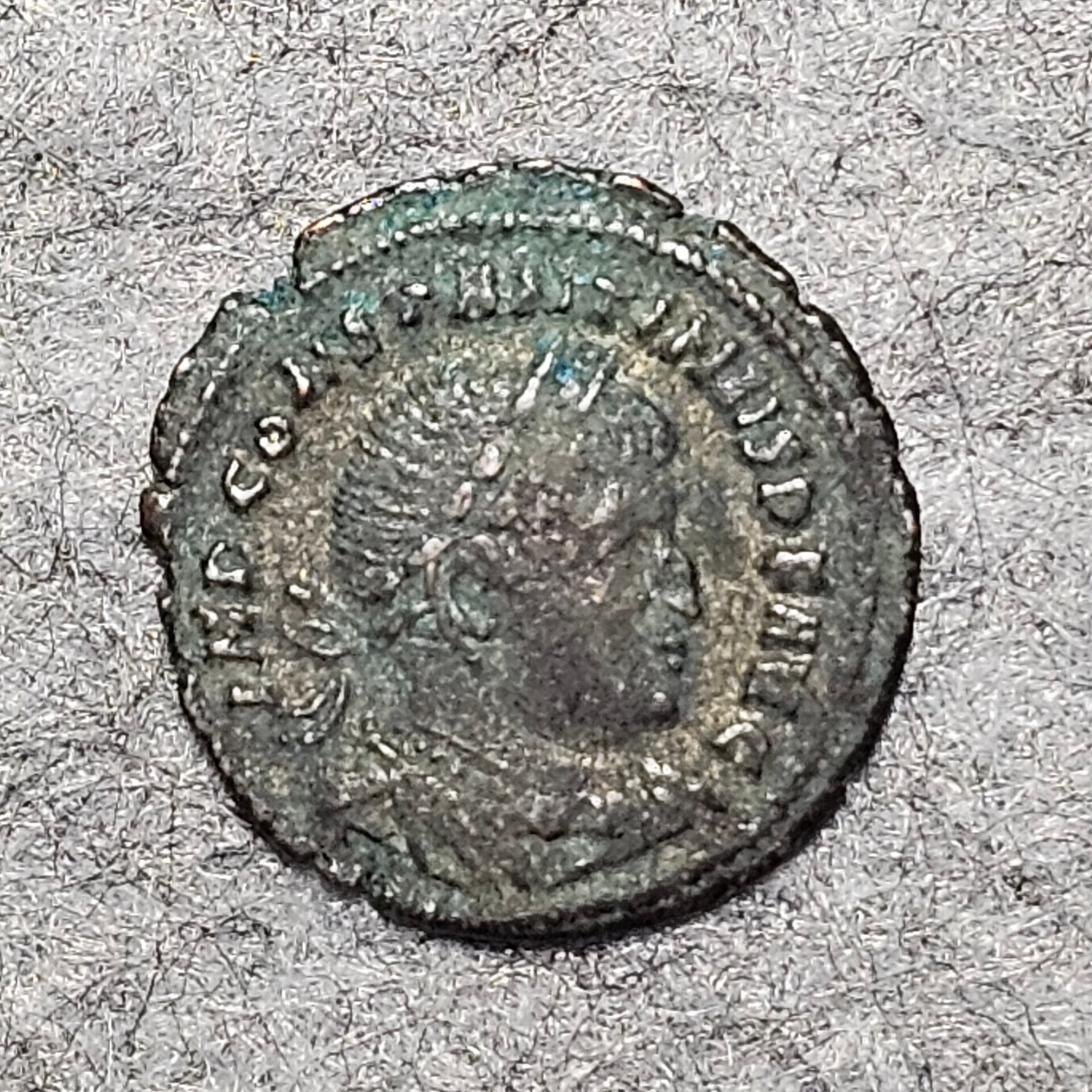 Constantin I - Follis ou nummus - Rome / 3e officine