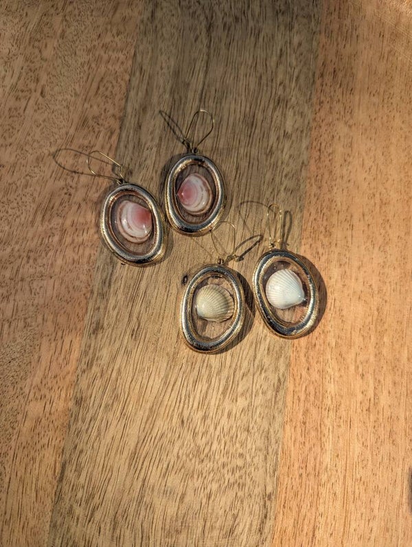 Earring - Gold shell