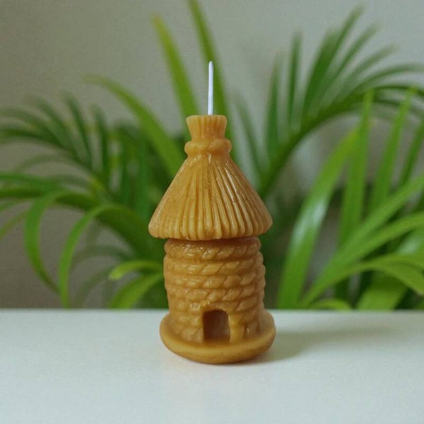 Candela a forma di casetta alveare, in pura cera d'api