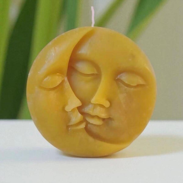 Candela a forma di  Sole Luna, in pura cera d'api