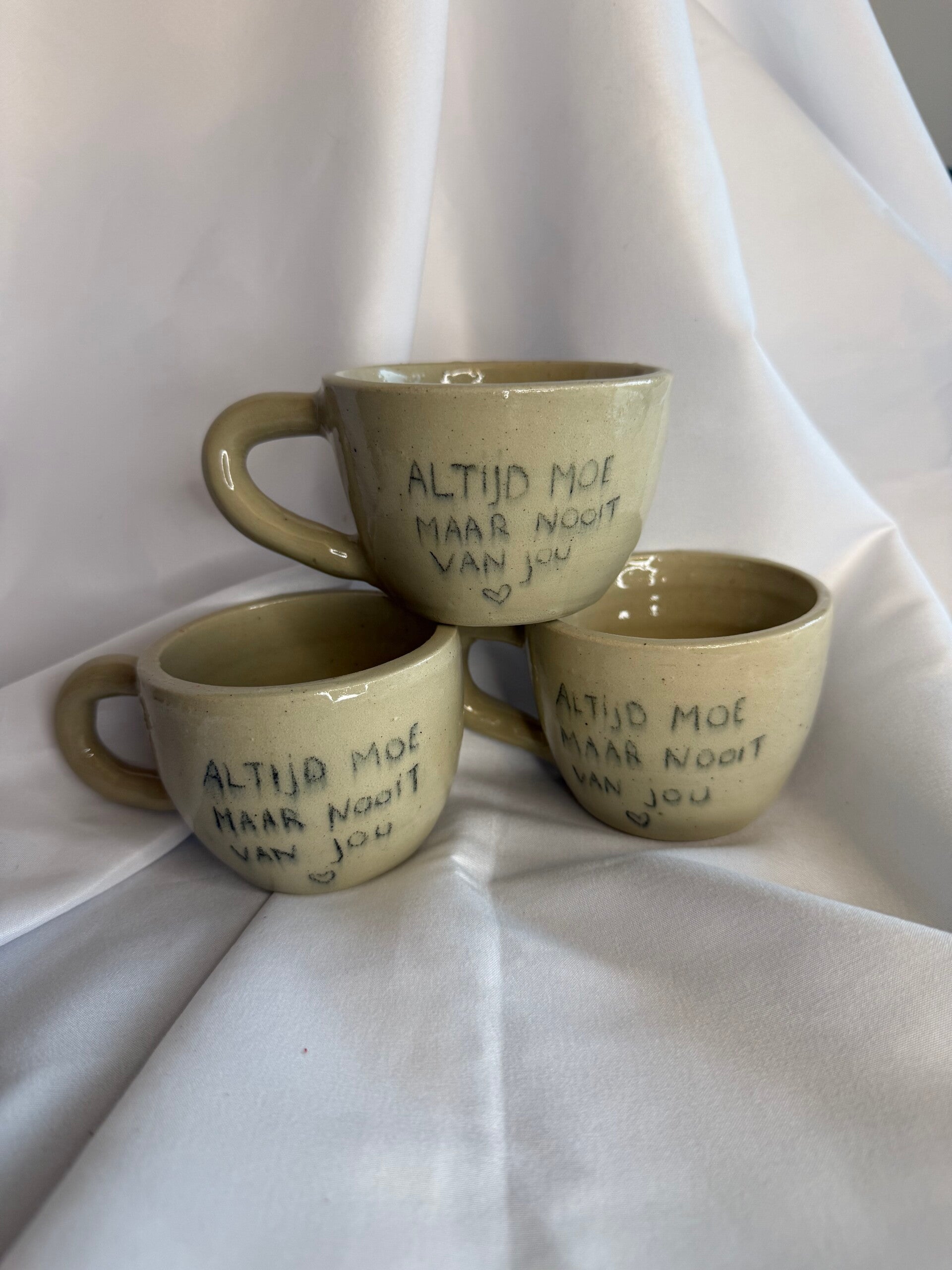 Koffietas ‘Altijd moe maar nooit van jou’