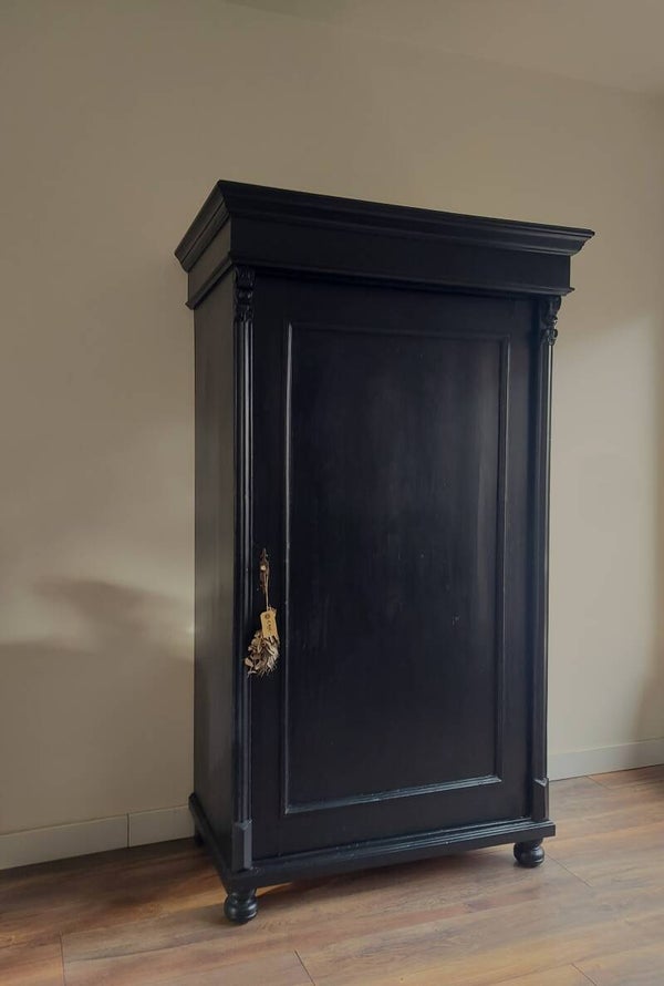 Landelijke klassieke kast, eendeurskast, servieskast legkast