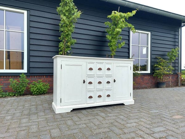 Landelijke klassieke kast, dressoir, voorraadkast, commode