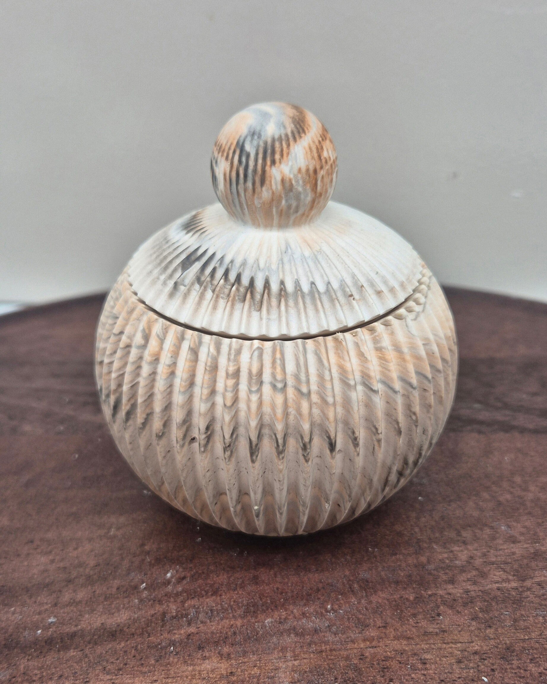 Spiral ash jar