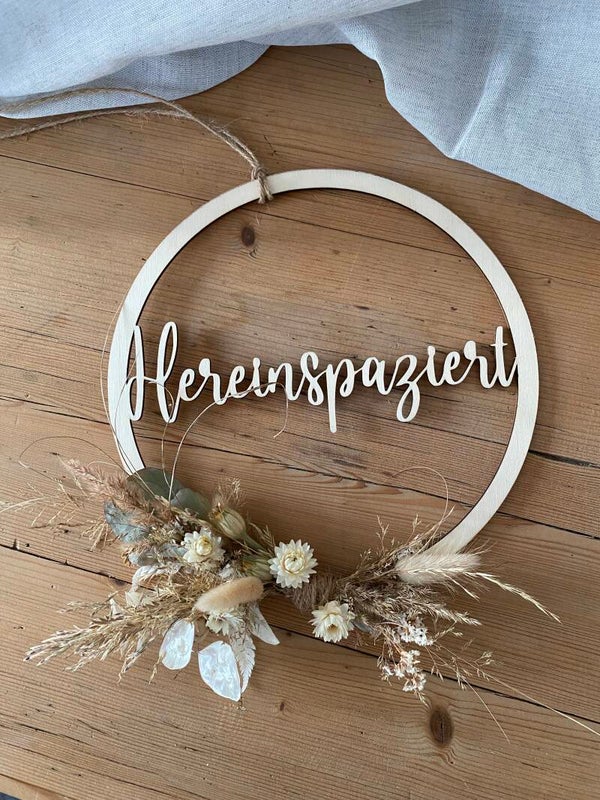 hängender Hoop „Hereinspaziert“