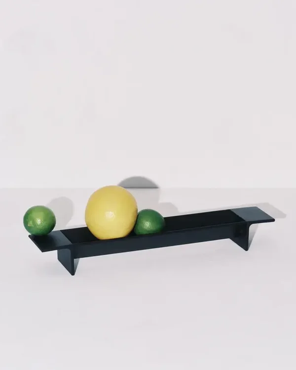 Dienblad/fruitschaal S zwart L-Tray collectie L-Tray van Jonas Van P