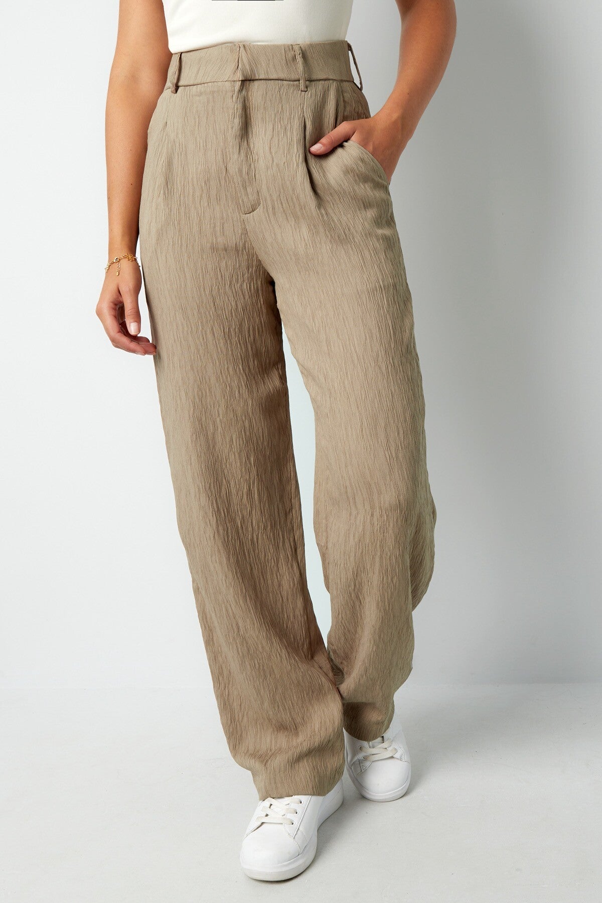 beige chic pants
