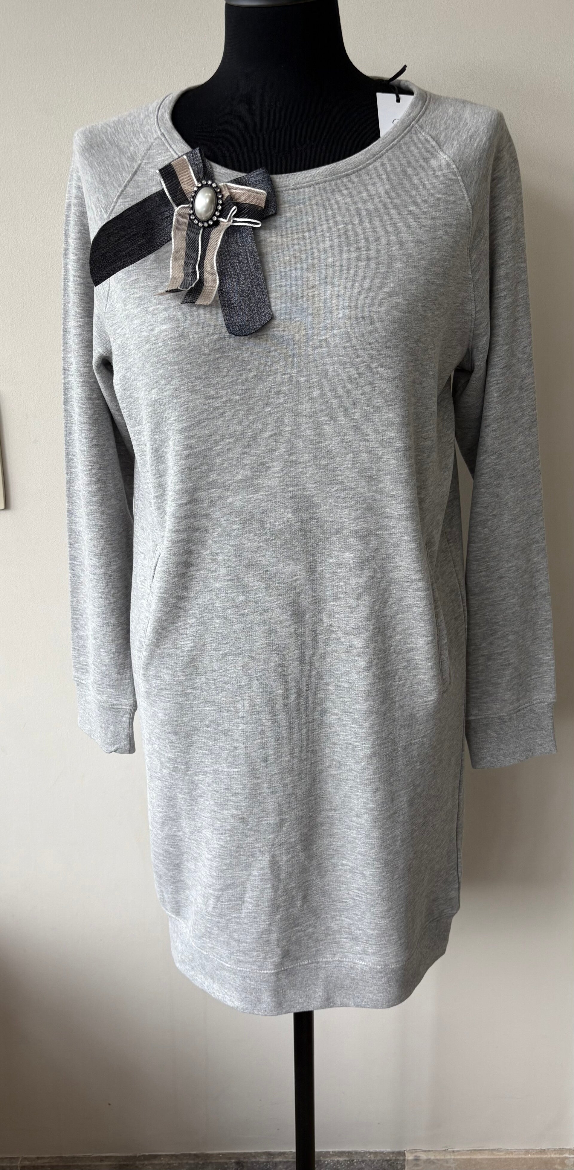 Sweater jurk grijs /met strik accessoires