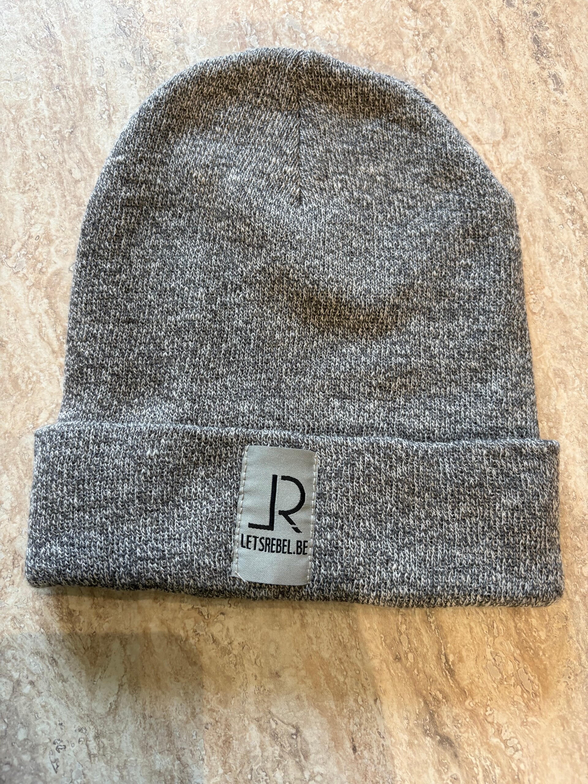 Muts Lets rebel grijze