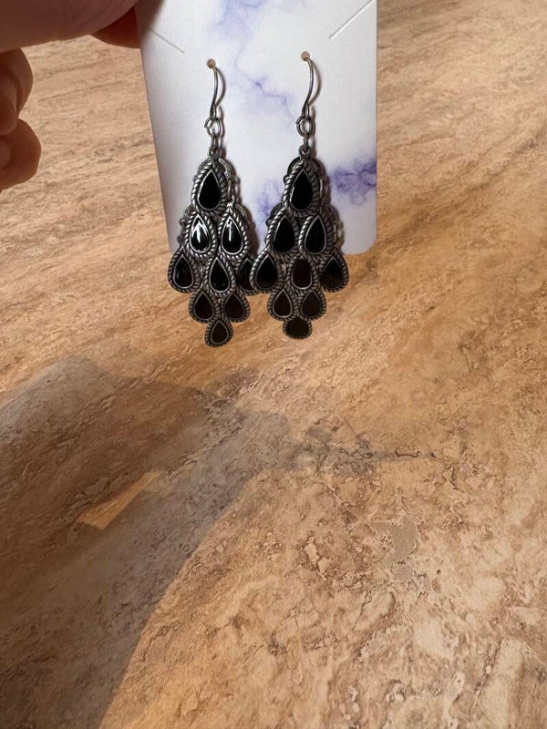 Afhangende oorbel zwart