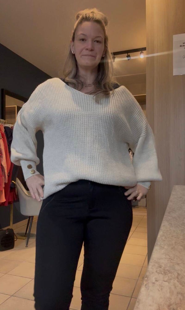 6012 Gebreide trui met v hals beige