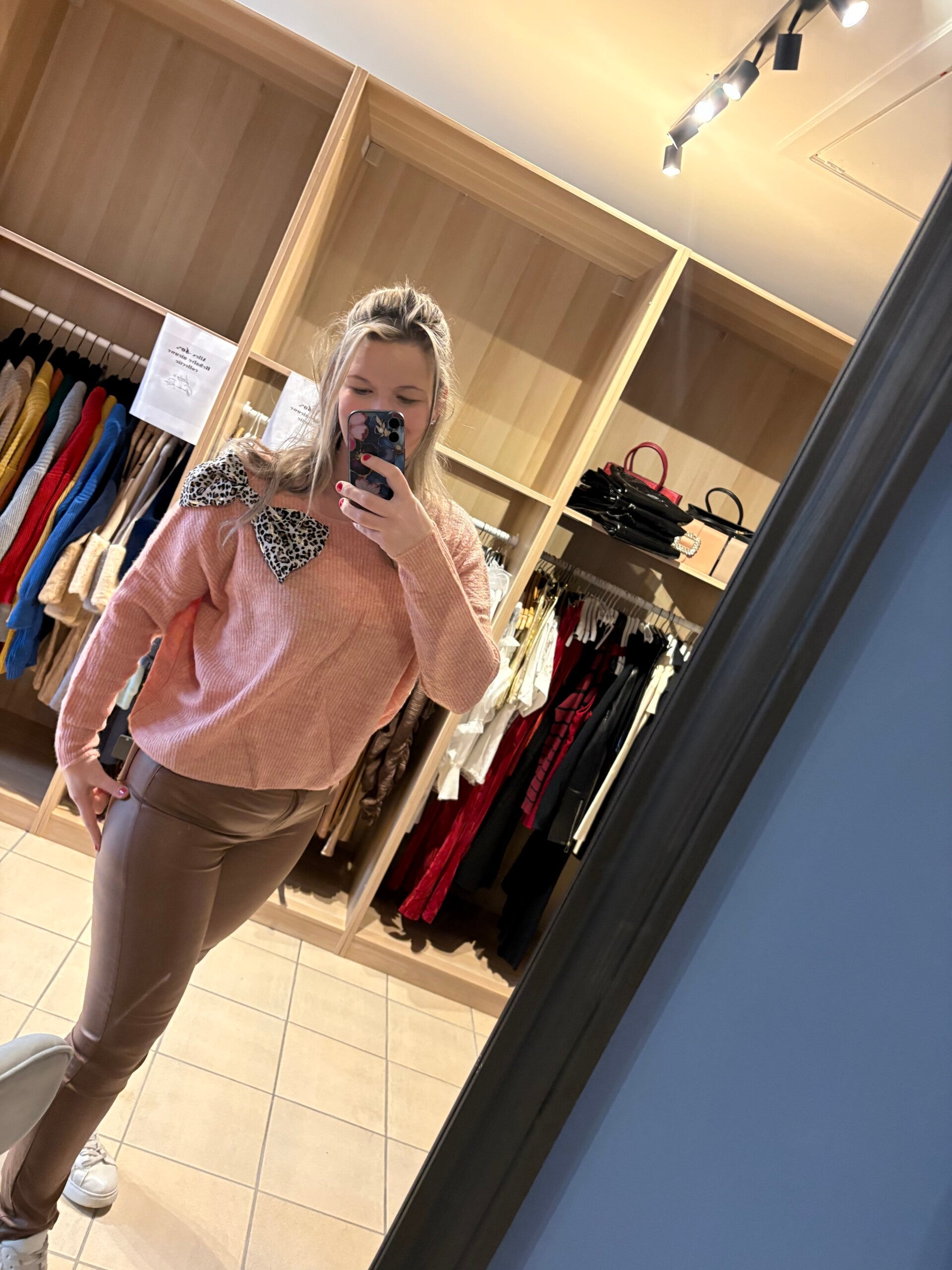 Pink sweater met panter strik Tu