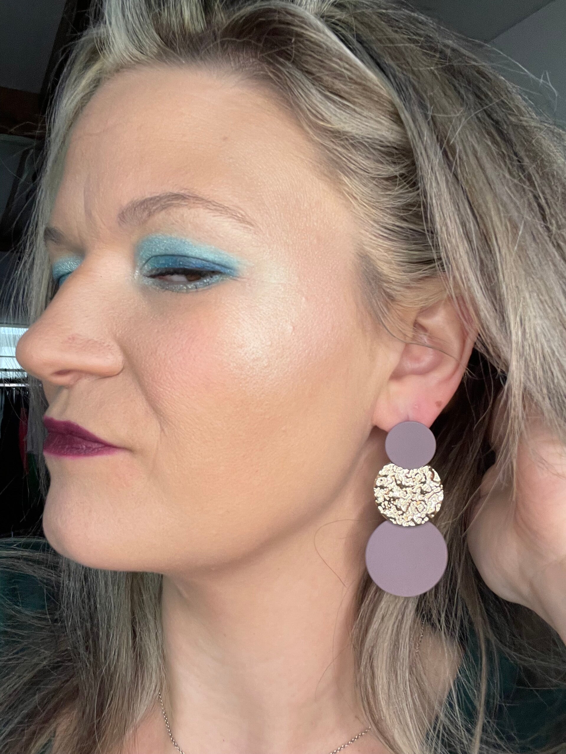 Velvet purple oorbel