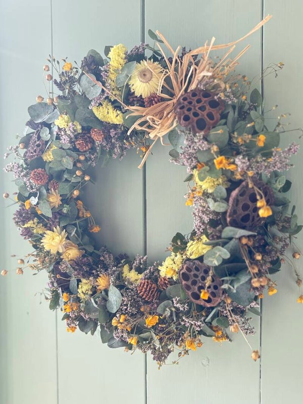 Eucalyptus krans in zachte kleuren