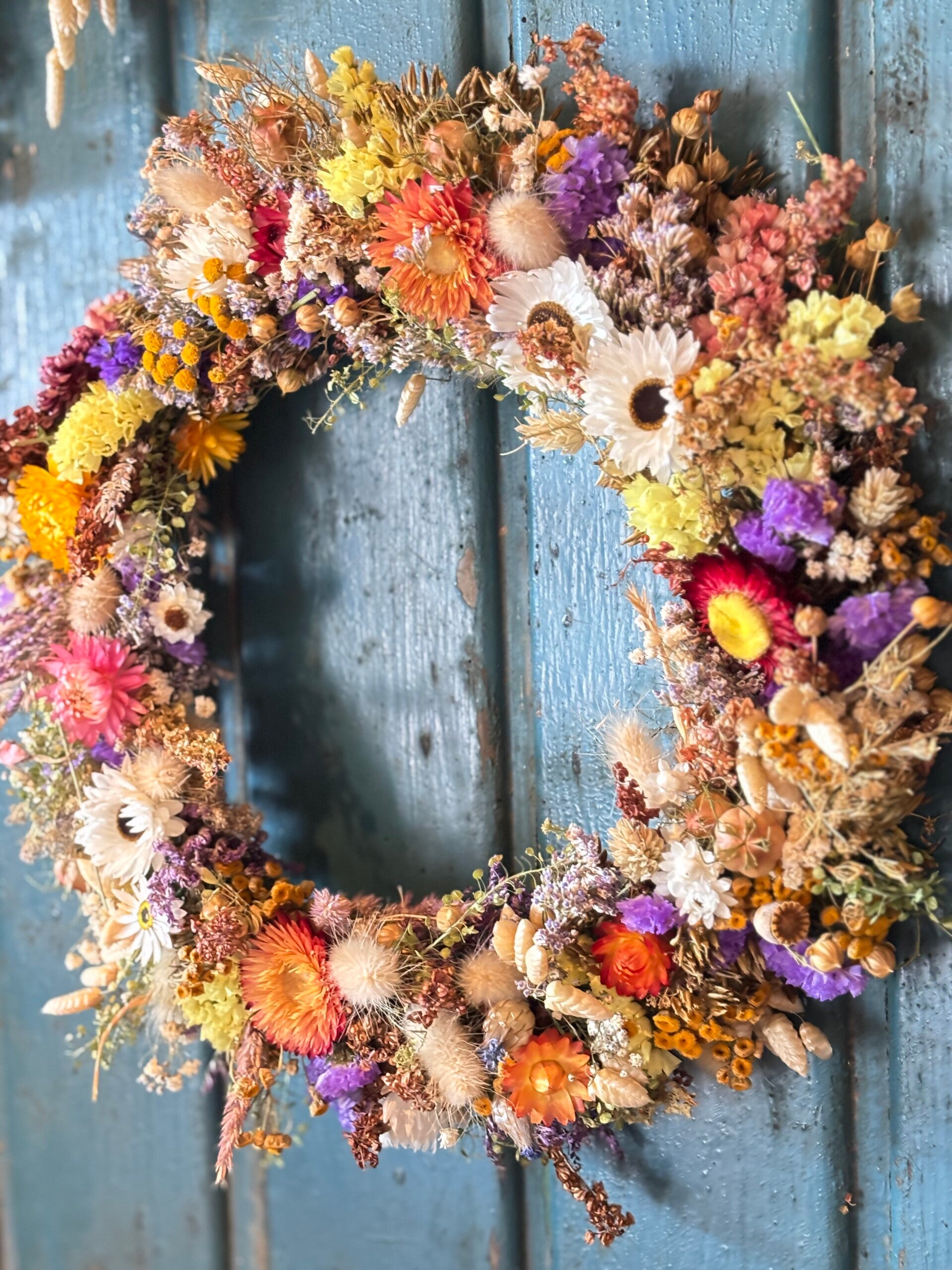 Droogbloemen krans vol vrolijke kleuren