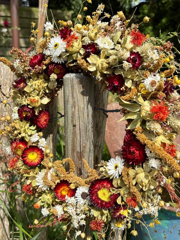 Vrolijke droogbloemen krans