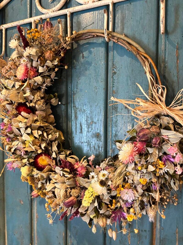 Deurkrans van droogbloemen