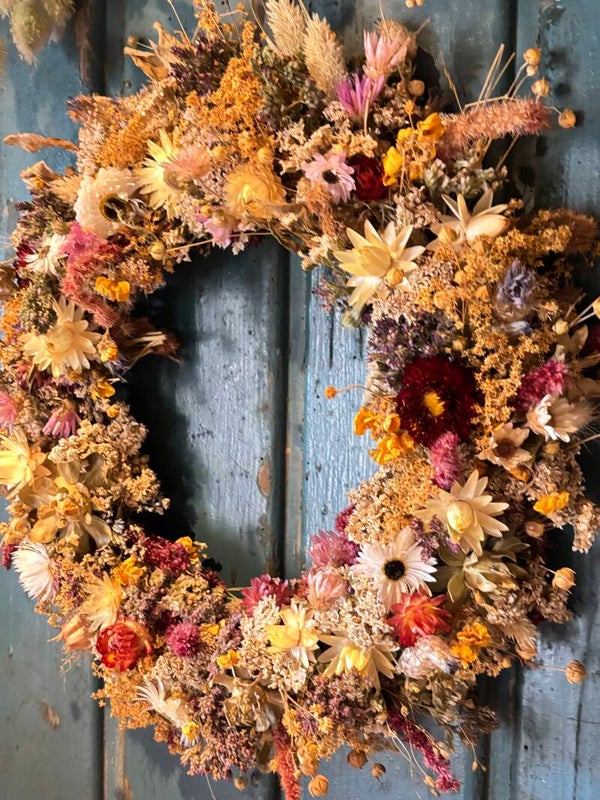 Zomerse droogbloemen krans vol kleur