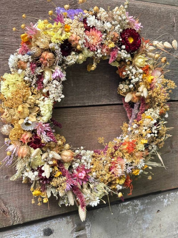 Droogbloemen kransje vol bloemetjes