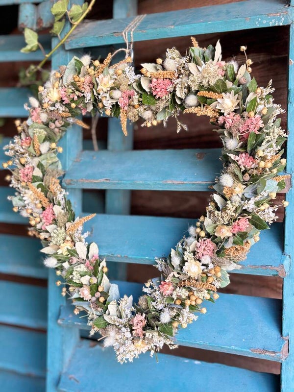 Hart vol droogbloemen pastel