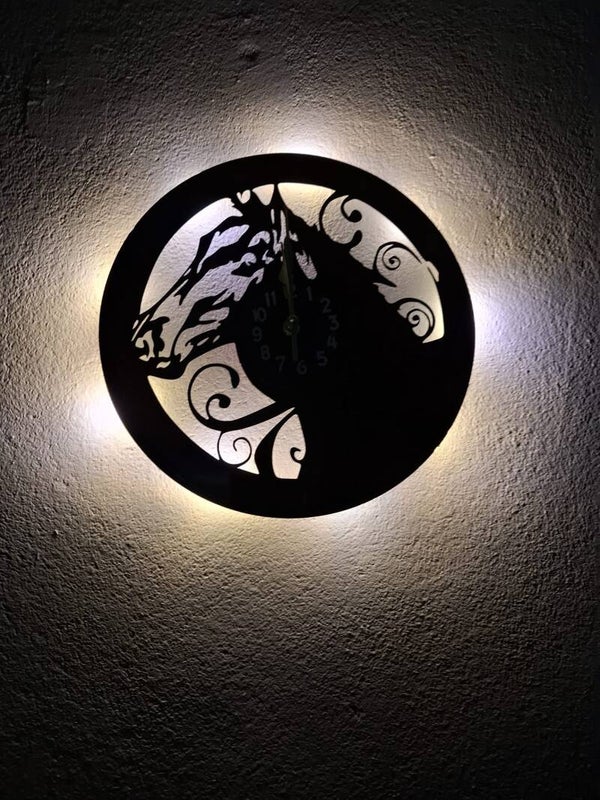 Wanduhr aus Schallplatte, Motiv Pferd, Vinyl Uhr, beleuchtet, Silent Quartz Uhrwerk