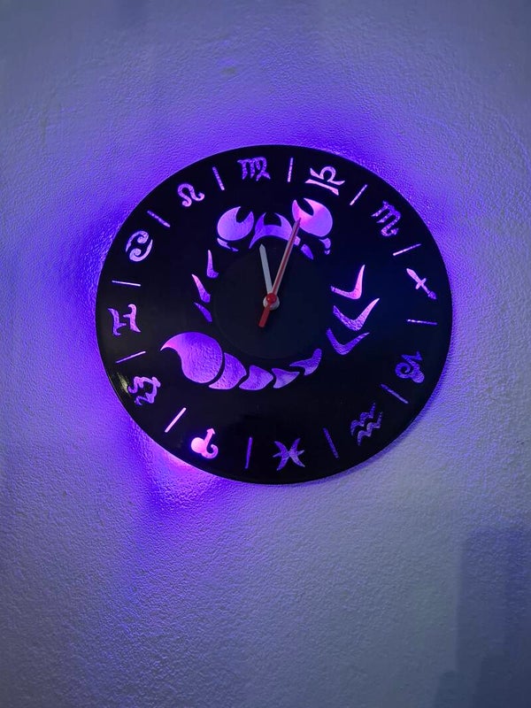 Wanduhr aus Schallplatte, Sternzeichen Skorpion, Vinyl Uhr, beleuchtet, Silent Quartz Uhrwerk