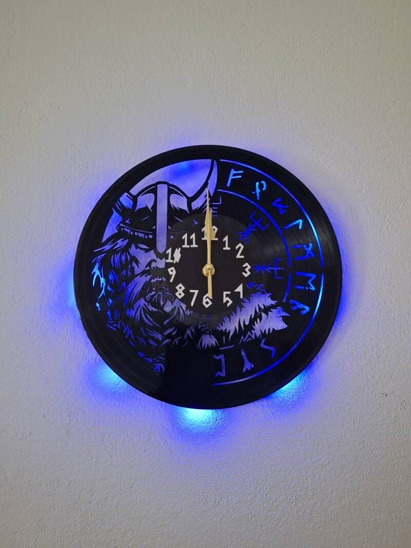 Wanduhr aus Schallplatte, Motiv Wikinger , Vinyl Uhr, beleuchtet, Silent Quartz Uhrwerk