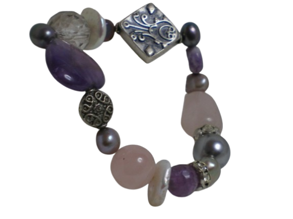 Bracelet de perles et pierres semi-précieuses