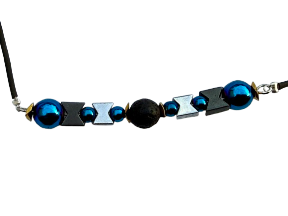 Collier lave noire hématites bleues