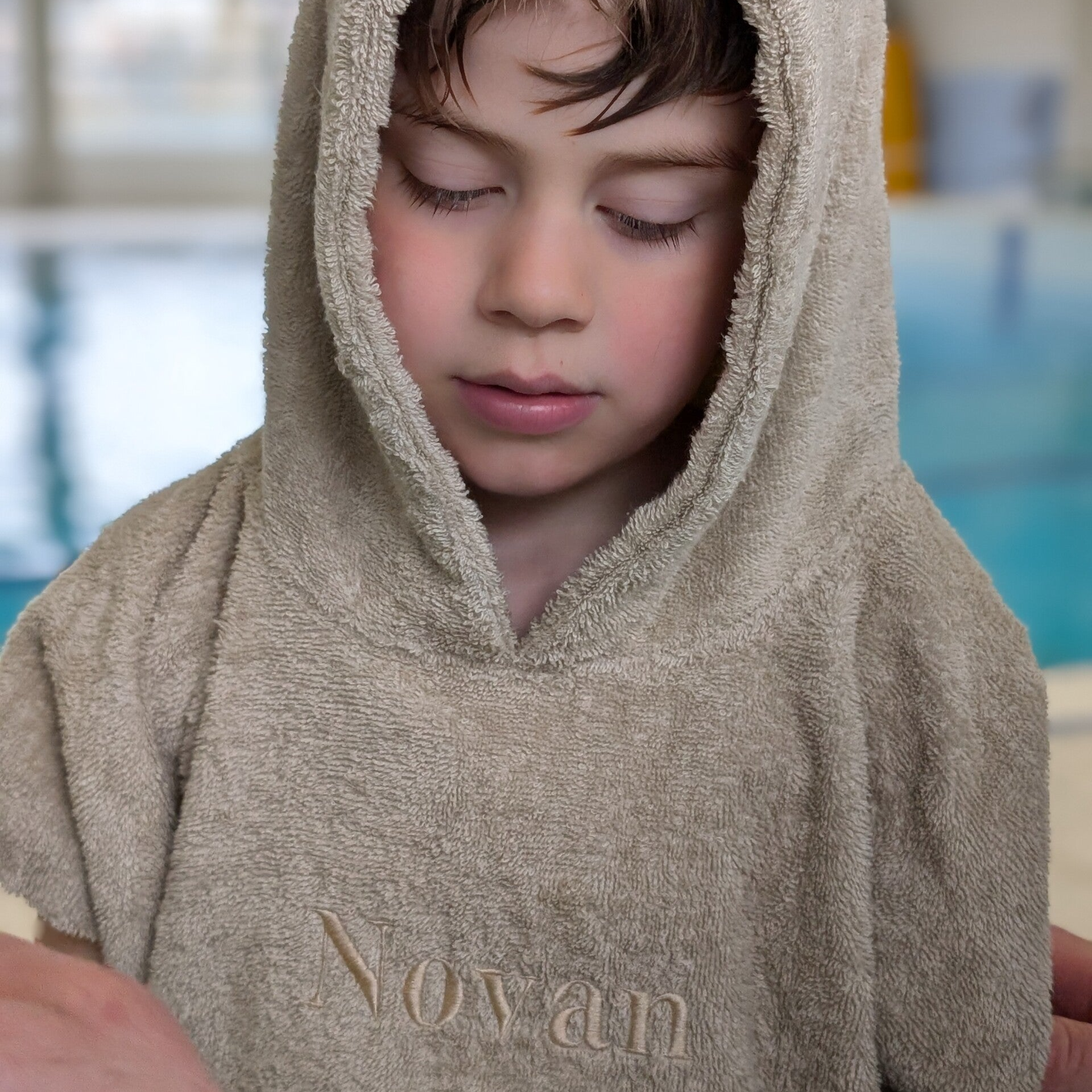 Badponcho geborduurd met naam