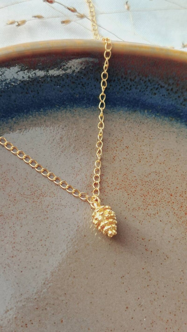 Dennenappel ketting zilver