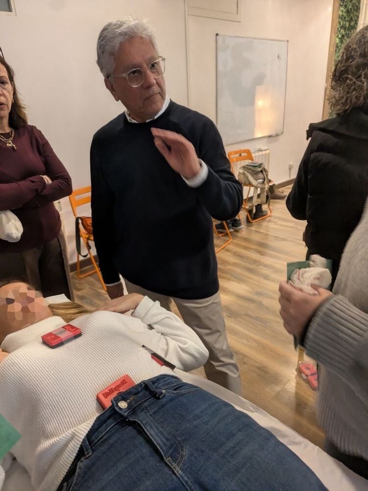 Luis Arróspide guiando una práctica durante el taller