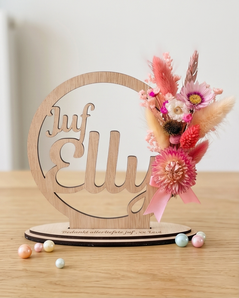 Naamcirkel met droogbloemen voor Juf