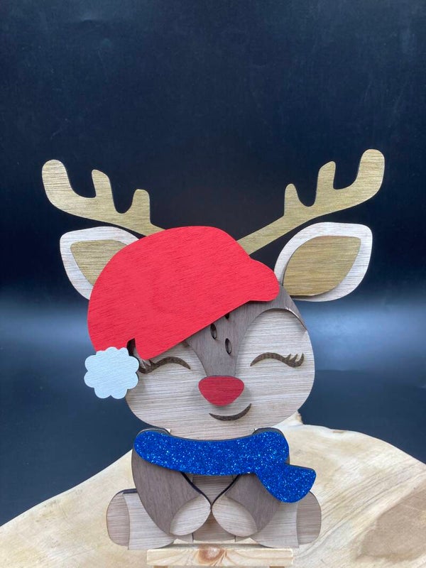 Kerst decoratie: Rendier met kerstmuts en sjaal