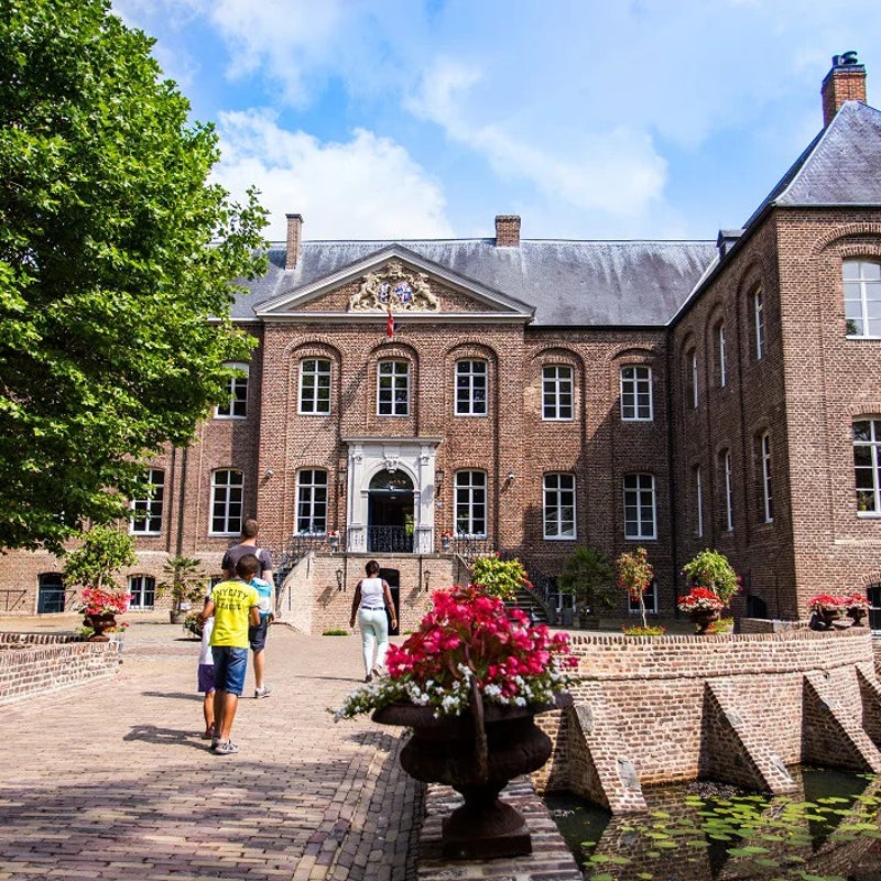 kasteeltuinenarcen_kasteel_buiten_2.jpg