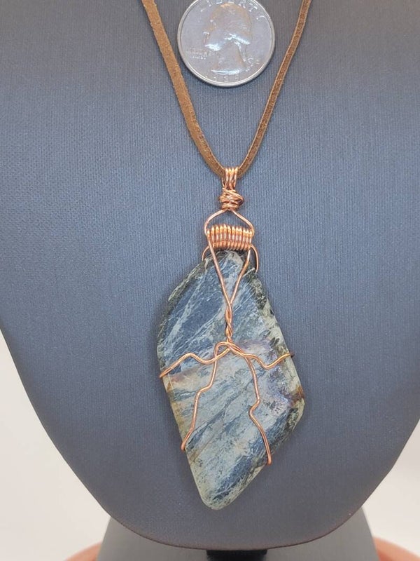 Pendant & Necklace Serpentine, Green. Magnesium & Olivine - Britannica, Cabochon, Wire wrapped