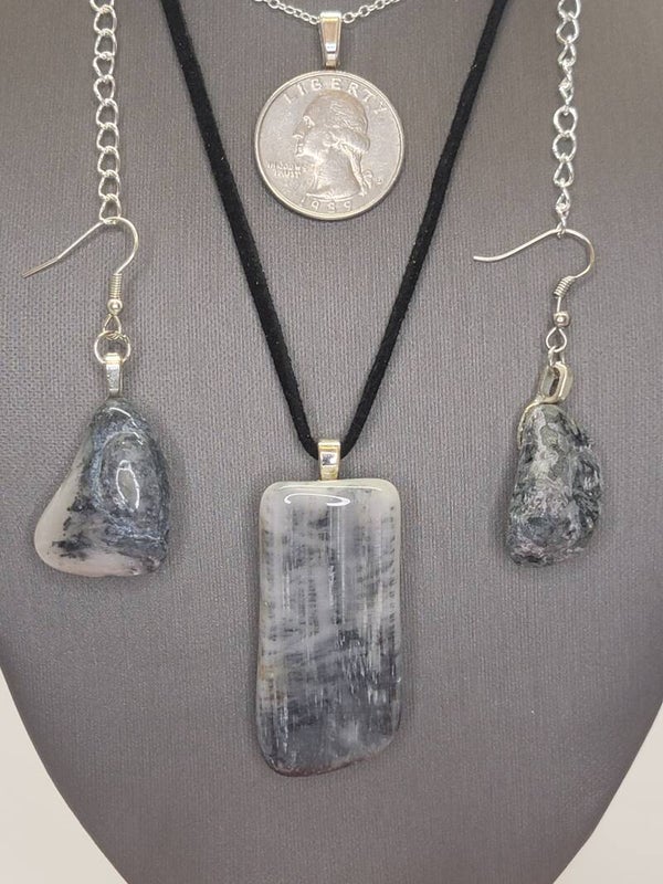 Pendant, Necklace & Earrings, Petrified wood