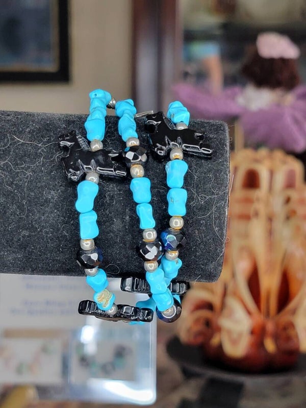 Handmade Bracelet with Beads and 4 Horse Charms (Turquoise are not real)