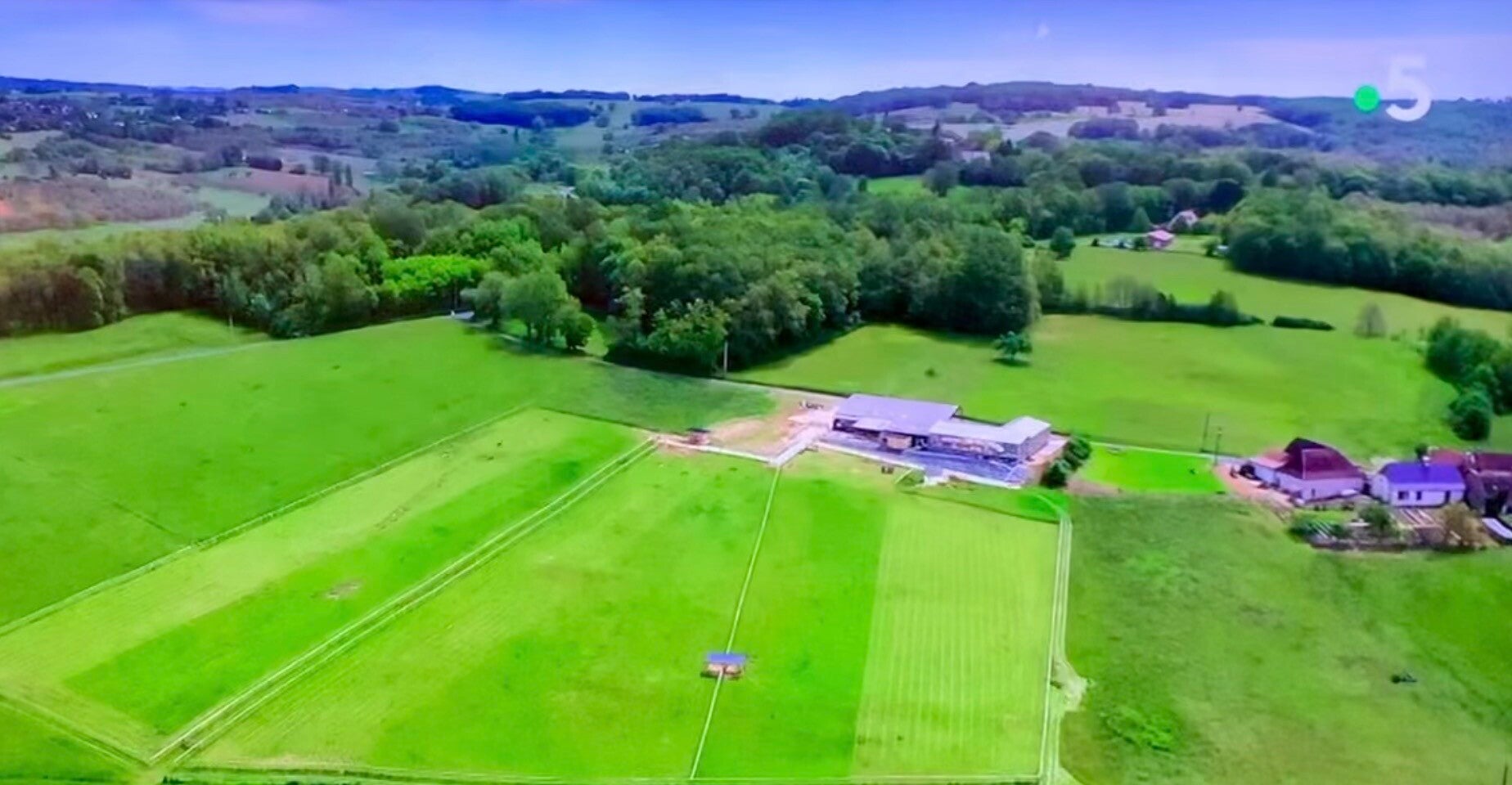 Ferme d'élevage d'alpaga avec infrastructures assurant le bien être animal