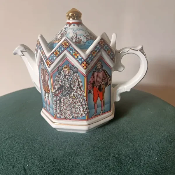 Sadler 'Elizabeth I Queen of England 1558-1603' Theepot