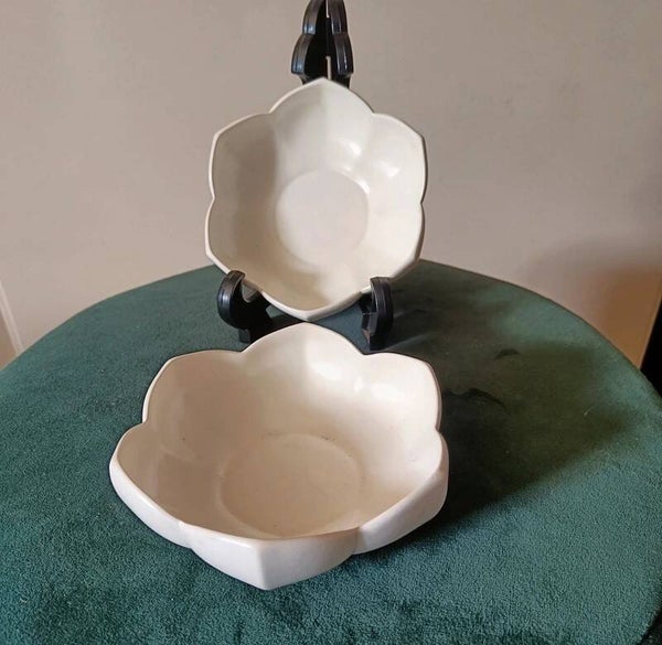 Wedgwood Etruria en Barlaston Lotus bloem Moonstone kom *2