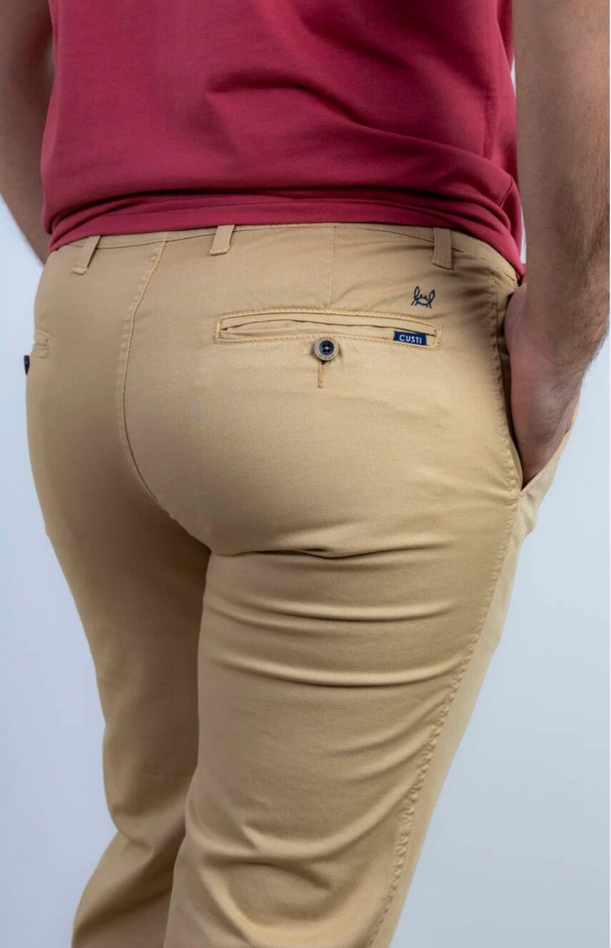 Pantalón chino camel