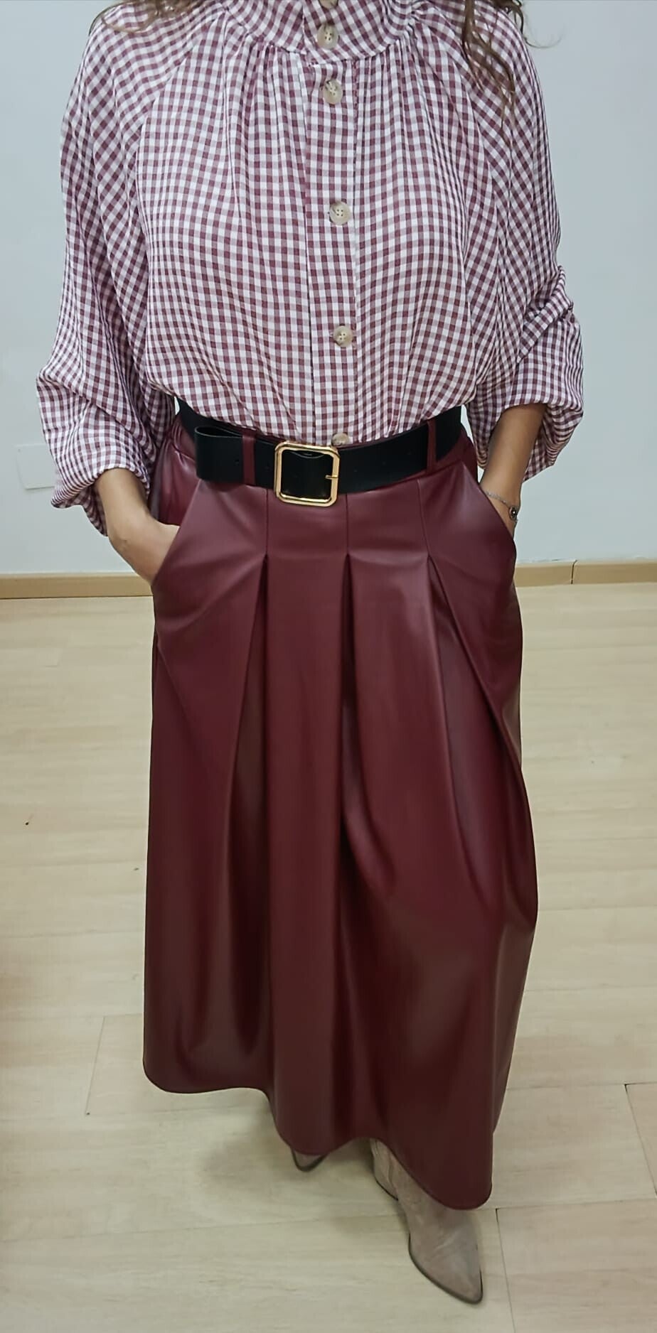 Falda polipiel burdeos