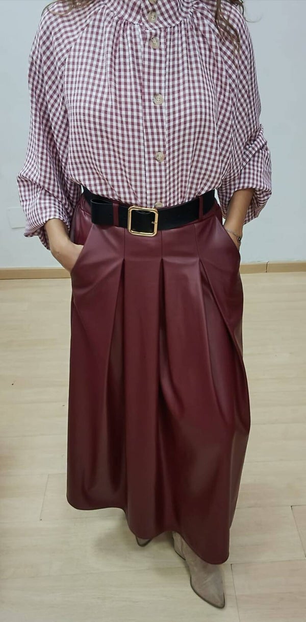 Falda polipiel burdeos
