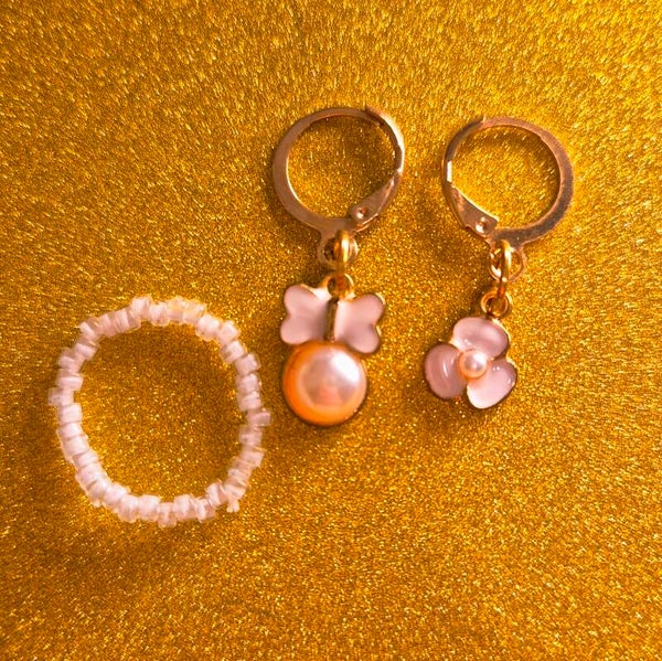 Mismatchende witte oorbellen + witte kralen ring