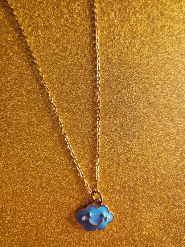 Lichtblauwe wolkje ketting goud