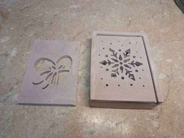 Cajitas de yeso coloreado