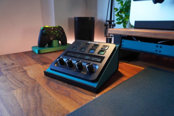 Stream Deck Plus + Stand