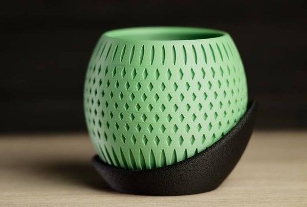 Orbit Planter with Wrap Around Plate