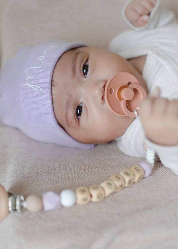 Newborn mutsje lila met naam